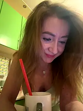 Snapshot of MarinaDiva11_74 chatting on 25, 10, 2025 MarinaDiva11 74 online show from 25, 10, 2025