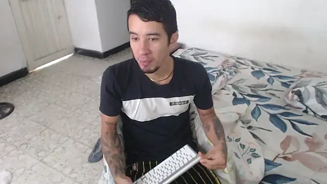 Snapshot of couplehotfantasies chatting on 29, 9, 2025 couplehotfantasies online show from 29, 9, 2025