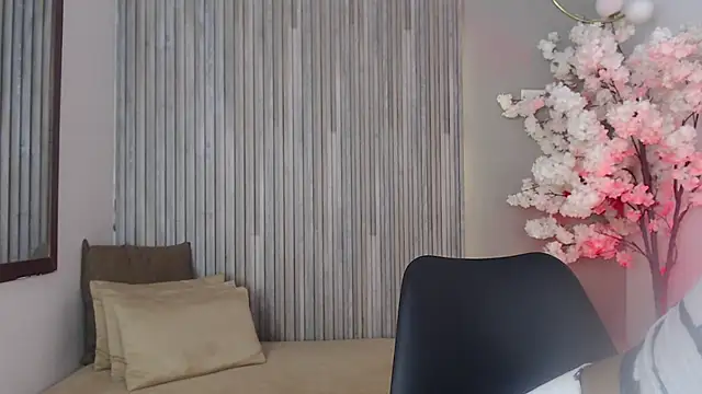 Michellee 20 online show from 8, 10, 2025