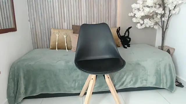 Michellee 20 online show from 17, 10, 2025