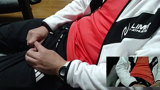 Snapshot of Yasu2000 chatting on 4, 12, 2025 Yasu2000 online show from 4, 12, 2025