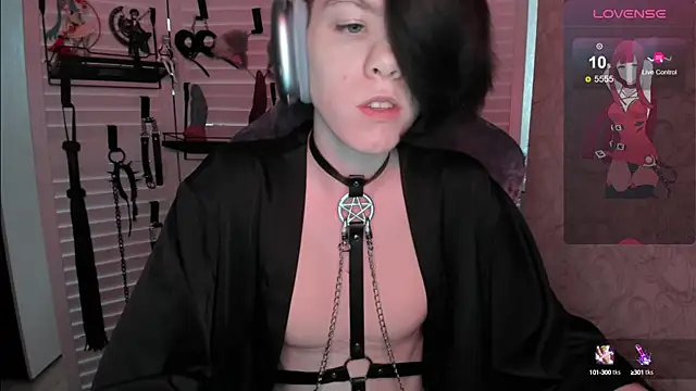 Snapshot of aestheticbeing chatting on 15, 9, 2025 aestheticbeing online show from 15, 9, 2025