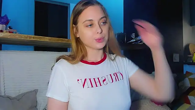 Snapshot of Alice_Wander chatting on 10, 11, 2025 Alice Wander online show from 10, 11, 2025