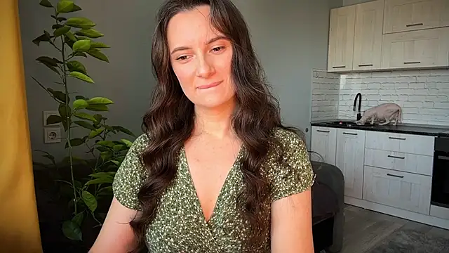 Luna Raee online show from 23, 9, 2025