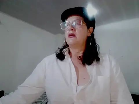 Snapshot of ArdienteBetania chatting on 14, 10, 2025 ArdienteBetania online show from 14, 10, 2025