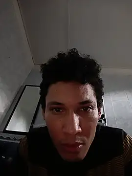 Snapshot of RuiMaddoox chatting on 28, 10, 2025 RuiMaddoox online show from 28, 10, 2025