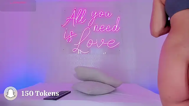 Snapshot of aleksandramiller_ chatting on 8, 9, 2025 aleksandramiller online show from 8, 9, 2025