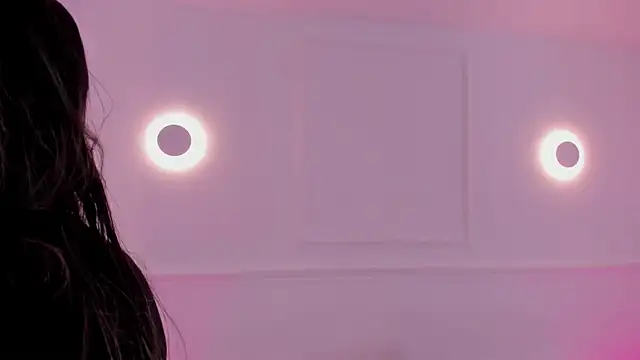 Snapshot of aleksandramiller_ chatting on 4, 6, 2026 aleksandramiller online show from 4, 6, 2026