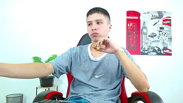 Cumandres18 online show from 8, 10, 2025