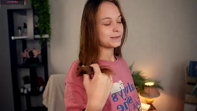 OdellaGillingham online show from 12, 11, 2025