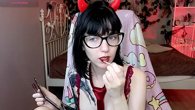 HazelTompson online show from 29, 10, 2025