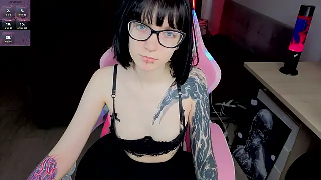 Snapshot of HazelTompson chatting on 10, 4, 2026 HazelTompson online show from 10, 4, 2026