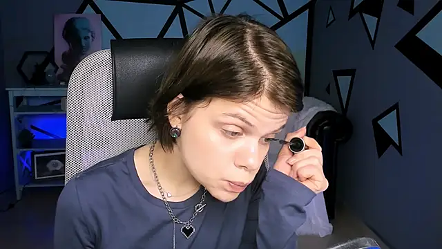 Snapshot of EllieMurler chatting on 10, 10, 2025 EllieMurler online show from 10, 10, 2025