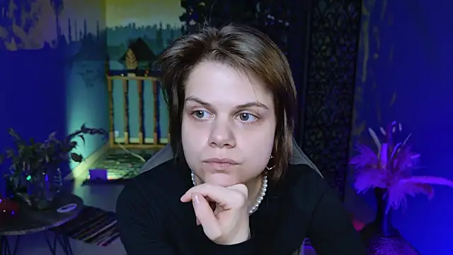 Snapshot of EllieMurler chatting on 13, 10, 2025 EllieMurler online show from 13, 10, 2025