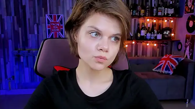 Snapshot of EllieMurler chatting on 14, 10, 2025 EllieMurler online show from 14, 10, 2025