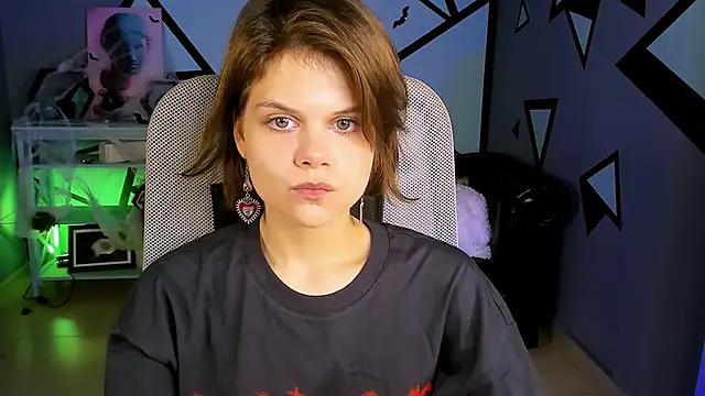 Snapshot of EllieMurler chatting on 22, 10, 2025 EllieMurler online show from 22, 10, 2025