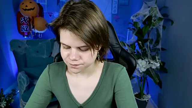 Snapshot of EllieMurler chatting on 24, 10, 2025 EllieMurler online show from 24, 10, 2025