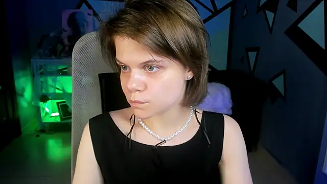 Snapshot of EllieMurler chatting on 25, 10, 2025 EllieMurler online show from 25, 10, 2025