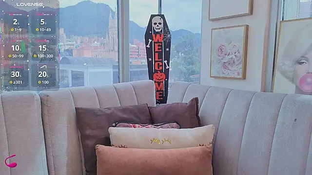 Snapshot of Zoey_thompson chatting on 29, 10, 2025 Zoey thompson online show from 29, 10, 2025