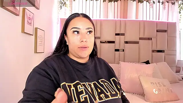 Snapshot of Zoey_thompson chatting on 14, 11, 2025 Zoey thompson online show from 14, 11, 2025