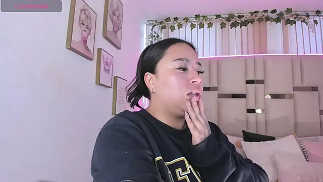 Snapshot of Zoey_thompson chatting on 20, 11, 2025 Zoey thompson online show from 20, 11, 2025