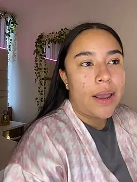 Snapshot of Zoey_thompson chatting on 5, 1, 2026 Zoey thompson online show from 5, 1, 2026