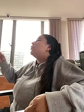 Zoey thompson online show from 27, 3, 2026