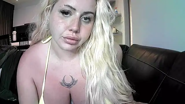 Snapshot of TiaDoll chatting on 15, 9, 2025 TiaDoll online show from 15, 9, 2025