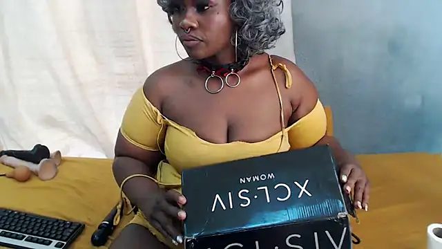 Snapshot of curvydarckcohocolate chatting on 1, 5, 2026 curvydarckcohocolate online show from 1, 5, 2026