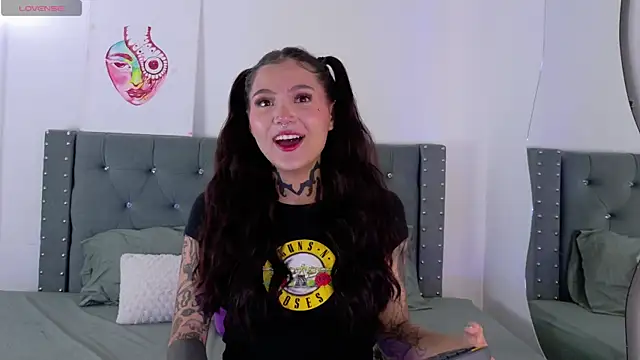 sara queen10 online show from 25, 9, 2025