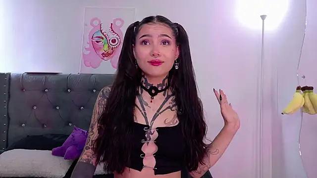 sara queen10 online show from 23, 10, 2025