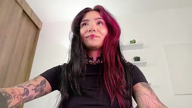 sara queen10 online show from 28, 4, 2026
