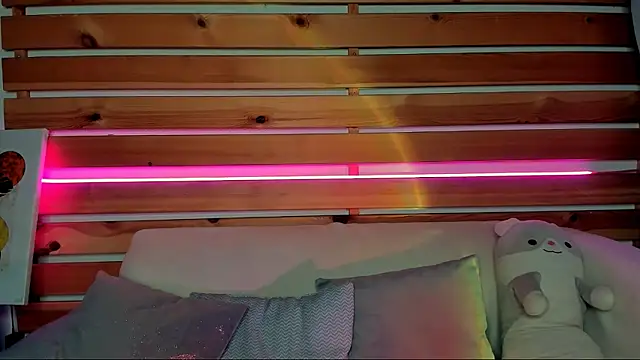 Lori Williams online show from 7, 10, 2025