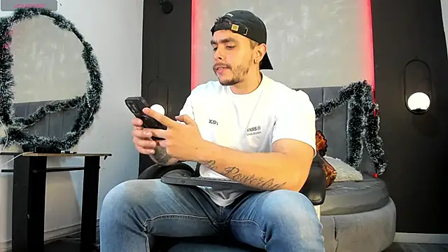 Liam walk  online show from 21, 12, 2025