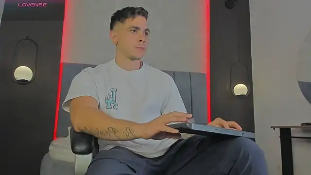 Liam walk  online show from 25, 3, 2026