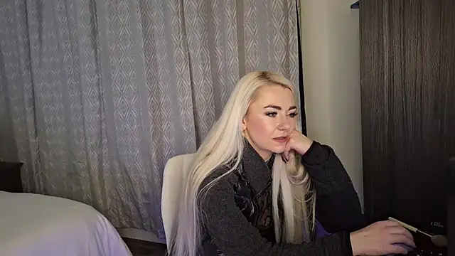 Snapshot of kinkylilsweetie chatting on 4, 11, 2025 kinkylilsweetie online show from 4, 11, 2025