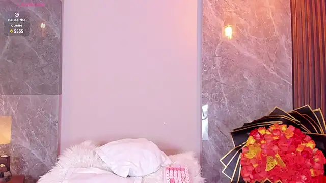 Emma hunter  online show from 22, 9, 2025