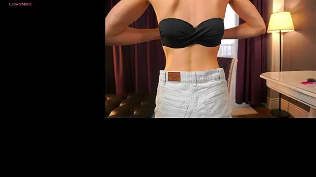 ElwynaBrickell online show from 15, 10, 2025