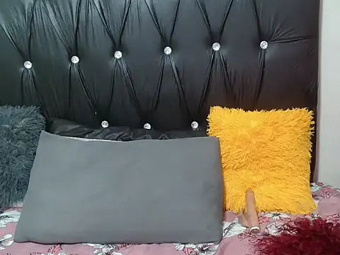 Snapshot of Lsnickykhanyile chatting on 9, 11, 2025 Lsnickykhanyile online show from 9, 11, 2025