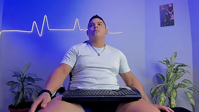 Snapshot of Maximus_Steel chatting on 2, 11, 2025 Maximus Steel online show from 2, 11, 2025