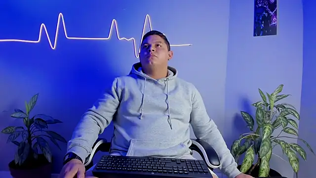 Snapshot of Maximus_Steel chatting on 10, 11, 2025 Maximus Steel online show from 10, 11, 2025