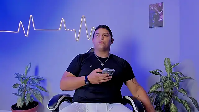 Snapshot of Maximus_Steel chatting on 13, 11, 2025 Maximus Steel online show from 13, 11, 2025