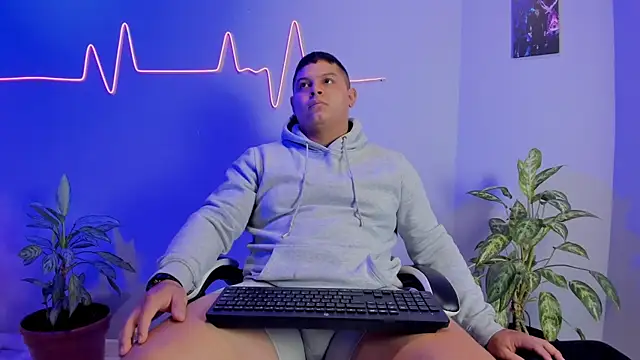 Snapshot of Maximus_Steel chatting on 20, 11, 2025 Maximus Steel online show from 20, 11, 2025