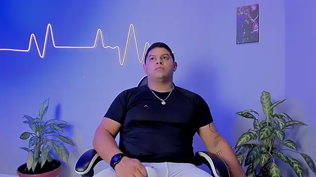 Snapshot of Maximus_Steel chatting on 23, 11, 2025 Maximus Steel online show from 23, 11, 2025