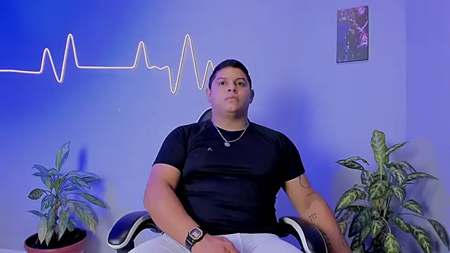 Snapshot of Maximus_Steel chatting on 24, 11, 2025 Maximus Steel online show from 24, 11, 2025