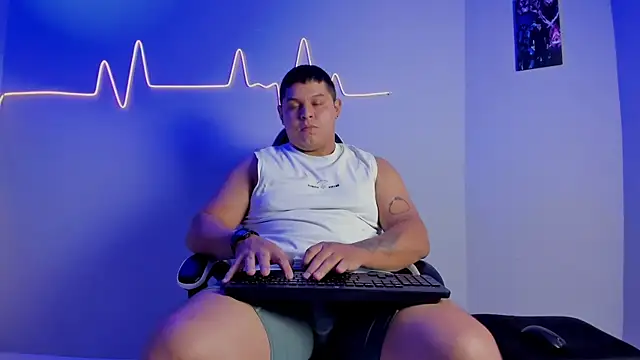 Snapshot of Maximus_Steel chatting on 30, 11, 2025 Maximus Steel online show from 30, 11, 2025