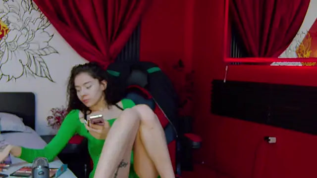 RavennMoonn online show from 3, 10, 2025