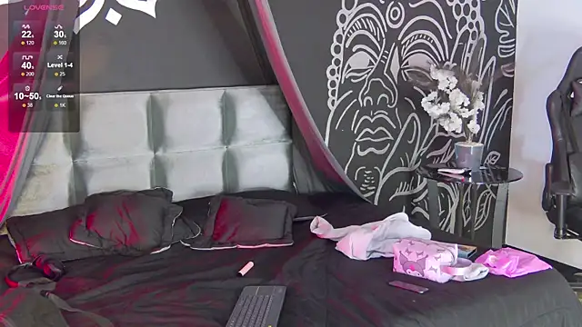 RavennMoonn online show from 7, 10, 2025