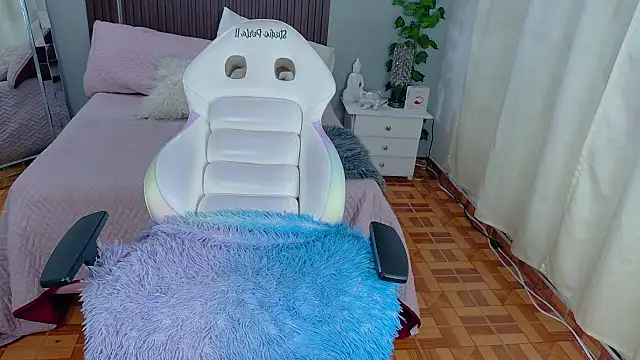 Snapshot of kataleya_29 chatting on 13, 11, 2025 kataleya 29 online show from 13, 11, 2025