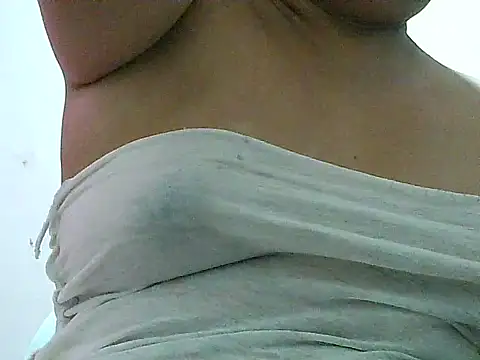 Snapshot of fresh_rosie chatting on 4, 2, 2026 fresh rosie online show from 4, 2, 2026